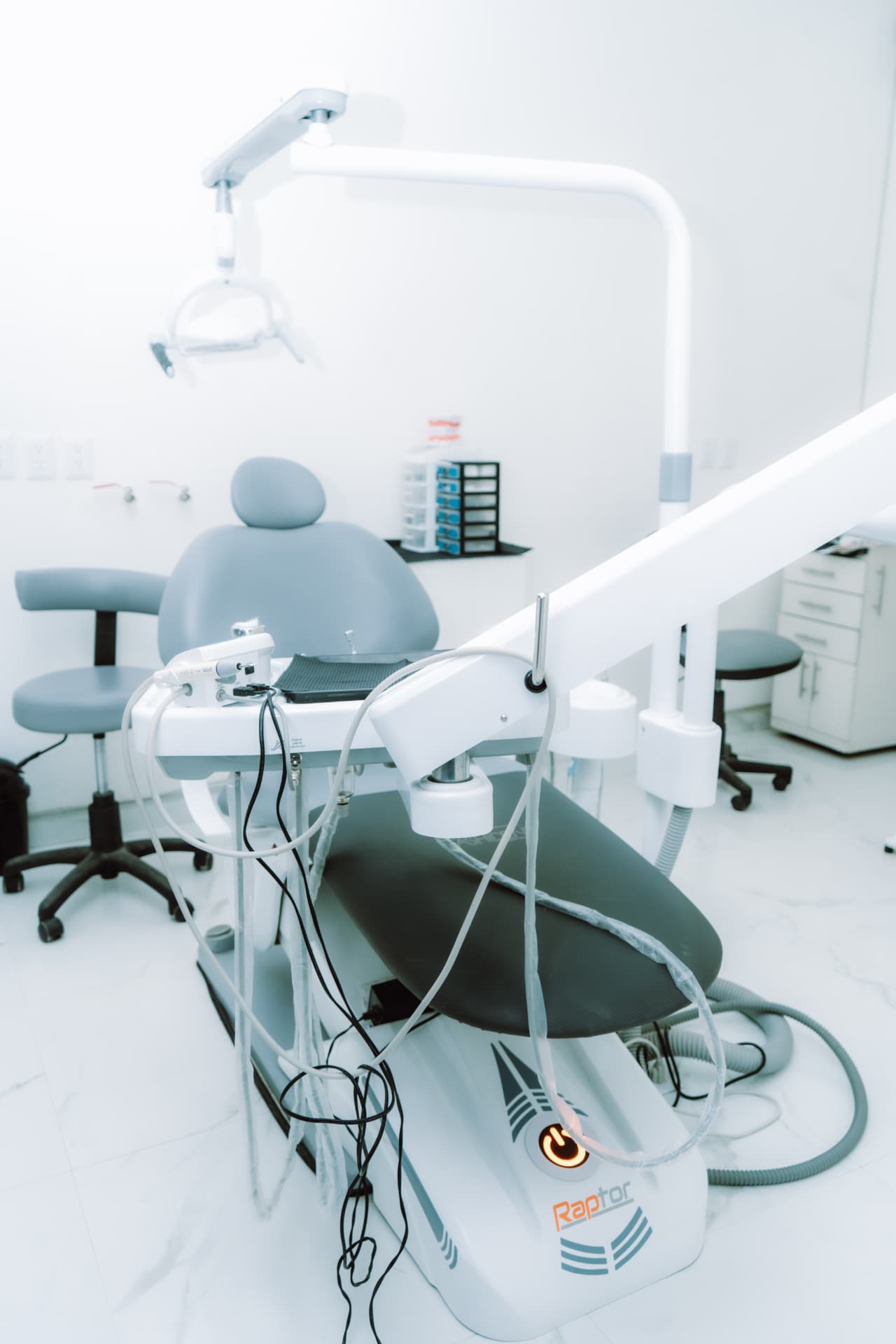 Área clínica de Aresa Dental con sillón y equipo odontológico